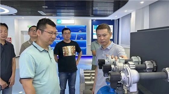 蘇州東風(fēng)精沖工程有限公司總經(jīng)理喻華平一行蒞臨我司參觀考察插圖 蘇州東風(fēng)精沖工程有限公司總經(jīng)理喻華平一行蒞臨我司參觀考察插圖